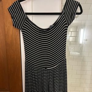 American Eagle Soft & Sexy off the shoulder black and white dress. Size Small